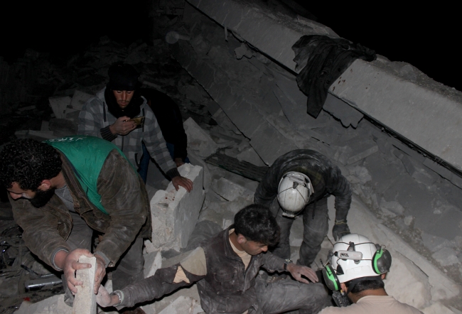 Halep'te camiye hava saldırısı: 58 ölü